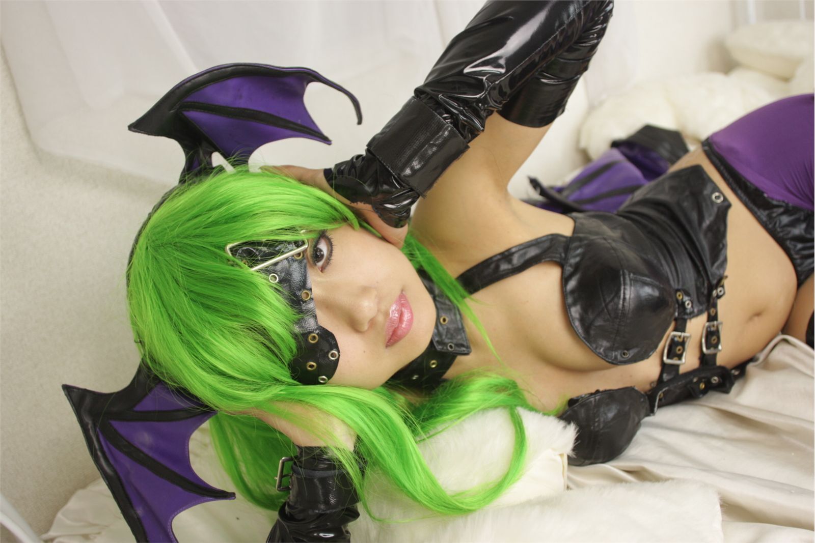 [Cosplay]  Darkstalkers - Morrigan with great body in latex 2